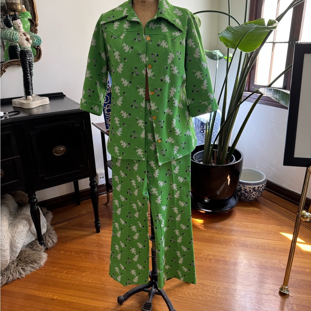 SOLD Vintage Green Women's high-waisted suit set with boot cut pants